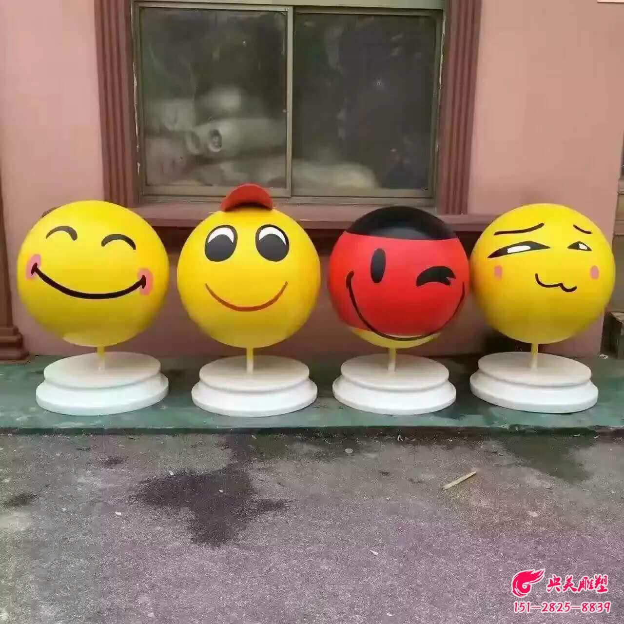 玻璃鋼球形表情包雕塑擺件-商場(chǎng)美陳可愛(ài)表情裝飾擺件圖片