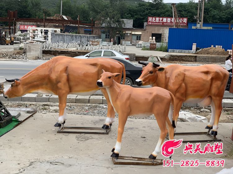 仿真黃牛雕塑-玻璃鋼仿真動(dòng)物之黃牛雕塑圖片