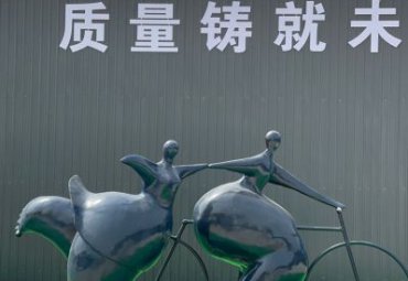 抽象騎車大胖子-玻璃鋼可愛騎車運(yùn)動人物雕塑