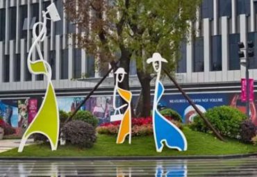 不銹鋼抽象人-商場戶外廣場大型時尚購物人雕塑擺件