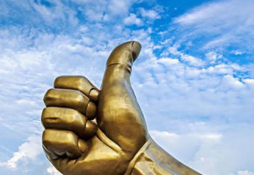 鑄銅大拇指雕塑-戶外廣場旅游景區(qū)大拇指地標(biāo)性景觀雕塑