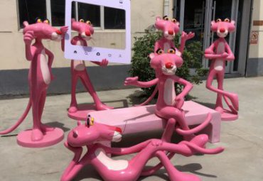 園林?jǐn)[放玻璃鋼卡通粉紅豹雕塑