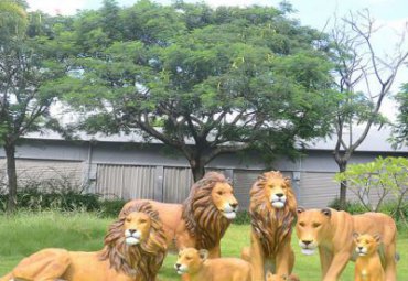 玻璃鋼仿真動物獅子雕塑景區(qū)綠地?cái)[件