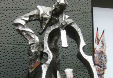 廣場(chǎng)戶(hù)外景觀不銹鋼抽象大提琴人物雕塑