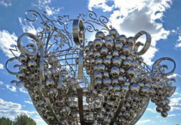 城市廣場(chǎng)不銹鋼鏡面葡萄雕塑