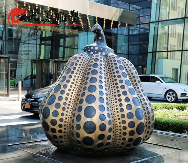 商場(chǎng)戶(hù)外不銹鋼南瓜雕塑圖片
