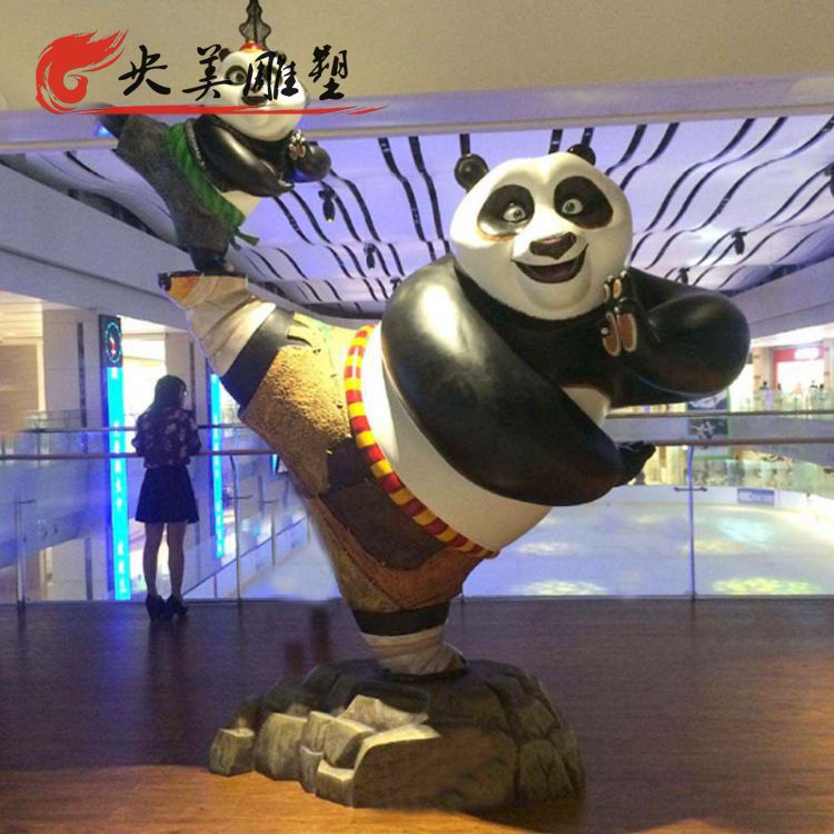 商場室內(nèi)擺放玻璃鋼卡通功夫熊貓雕塑圖片