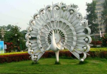 廣場草坪擺放不銹鋼孔雀雕塑