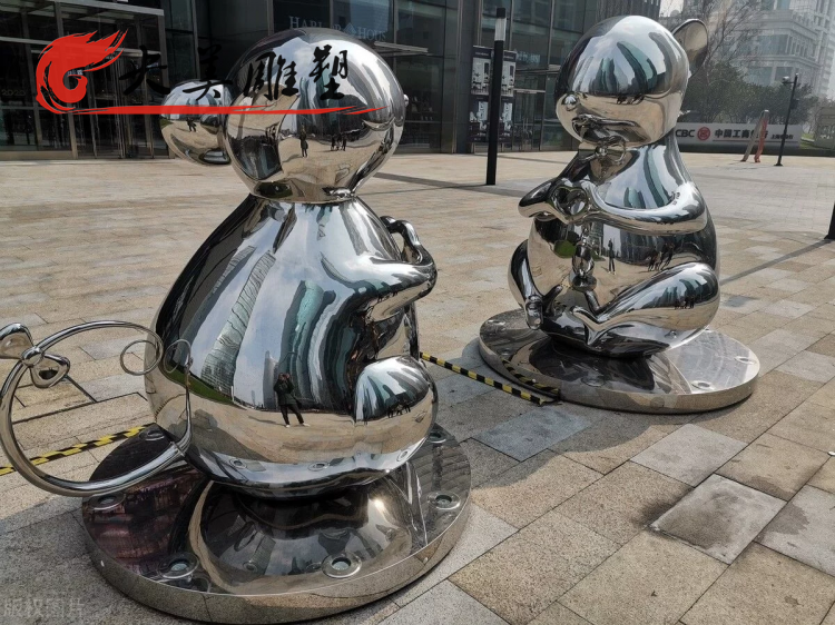 廣場擺放不銹鋼鏡面老鼠雕塑圖片