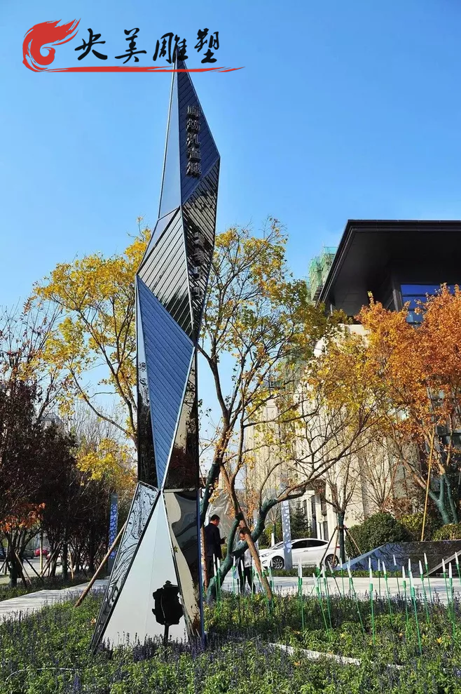 廣場擺放不銹鋼幾何鏡面標(biāo)識牌圖片