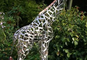 園林綠地?cái)[放不銹鋼鏤空長(zhǎng)頸鹿雕塑