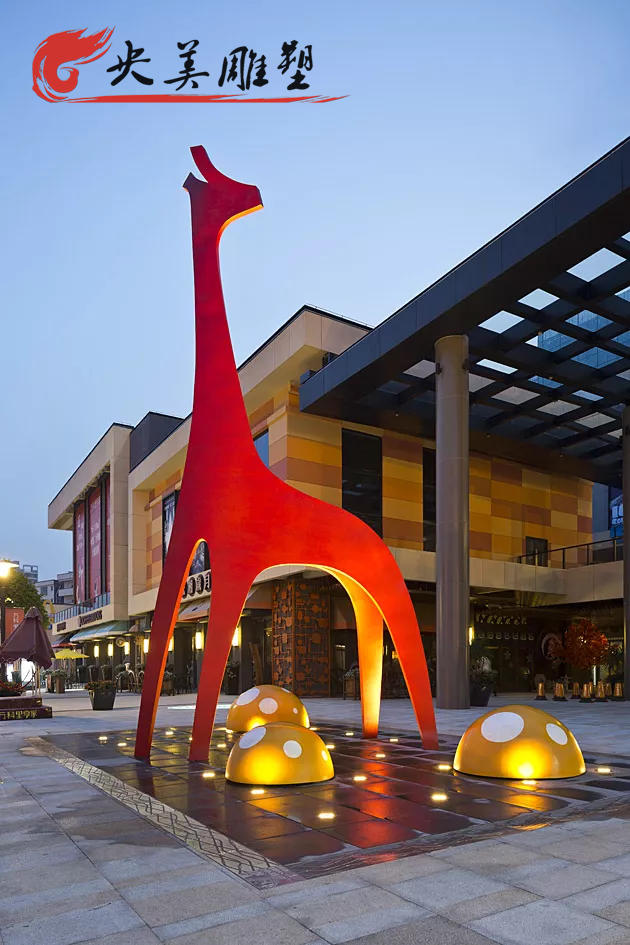 景區(qū)擺放不銹鋼抽象長(zhǎng)頸鹿雕塑圖片