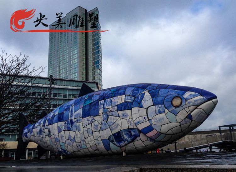 城市廣場擺放玻璃鋼彩繪鯉魚雕塑圖片
