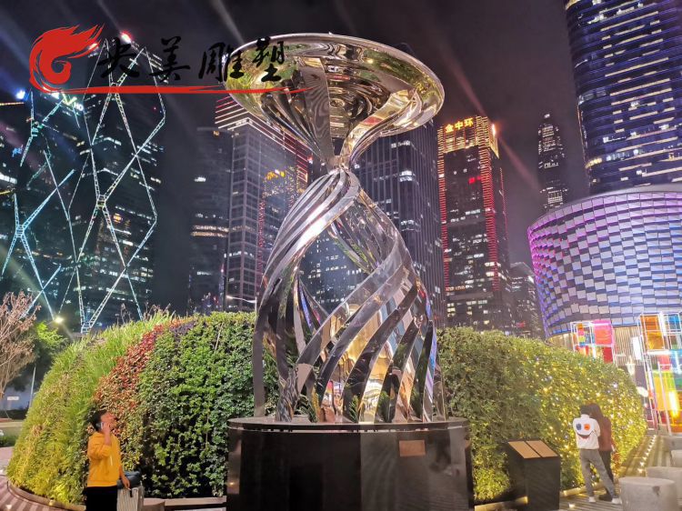 景區(qū)廣場(chǎng)不銹鋼鏤空抽象造型雕塑圖片