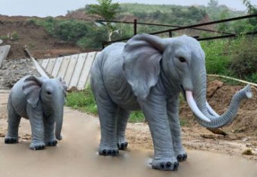 園林綠地擺放玻璃鋼仿真母子大象雕塑