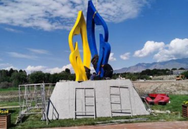 公園不銹鋼抽象鏤空樹葉雕塑