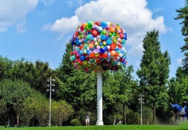 園林?jǐn)[放創(chuàng)意玻璃鋼彩繪樹雕塑