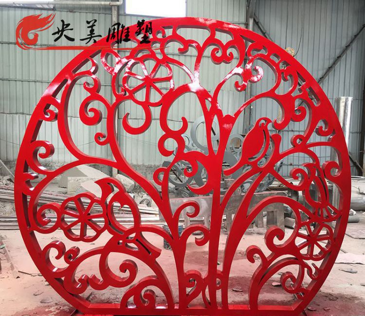 公園擺放不銹鋼鏤空剪影窗花雕塑圖片