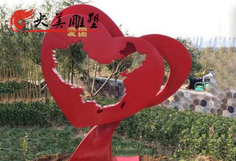 廣場擺放不銹鋼鏤空愛心雕塑圖片
