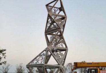 廣場擺放不銹鋼鏤空幾何造型雕塑