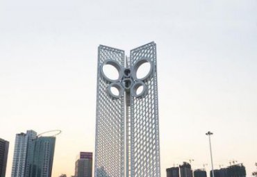 廣場(chǎng)擺放不銹鋼鏤空景觀雕塑