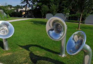 公園綠地?cái)[放不銹鋼喇叭雕塑