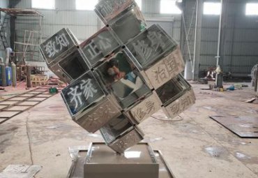 廣場擺放不銹鋼鏡面異形方塊雕塑