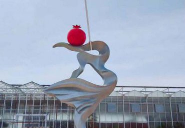 園林擺放不銹鋼抽象人物雕塑