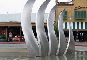 景點(diǎn)廣場噴泉擺放不銹鋼翅膀景觀雕塑