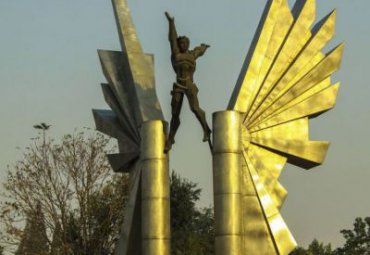 廣場不銹鋼創(chuàng)意翅膀景觀雕塑