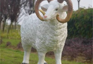 玻璃鋼仿真綿羊雕塑戶(hù)外草坪動(dòng)物擺件