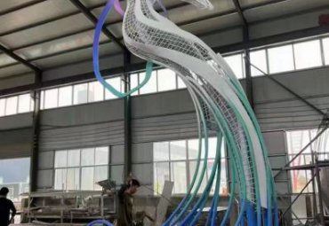 不銹鋼抽象人物雕塑，吹笛子的網(wǎng)格美女