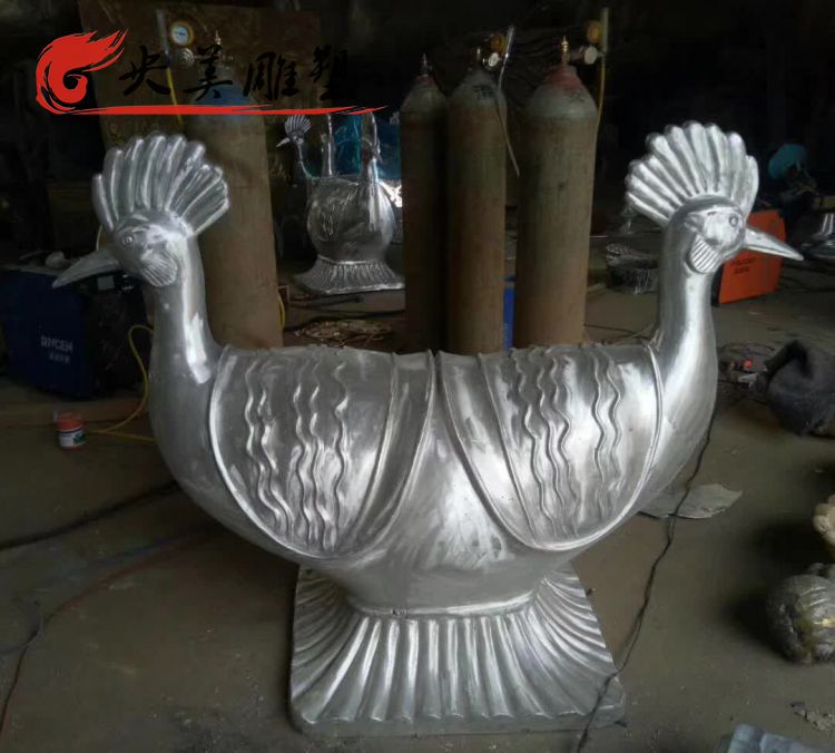 創(chuàng)意擺件不銹鋼抽象啄木鳥雕塑圖片