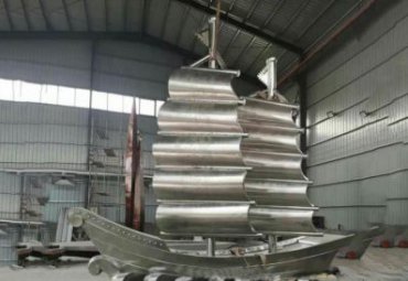 景區(qū)廣場擺放不銹鋼船景觀雕塑